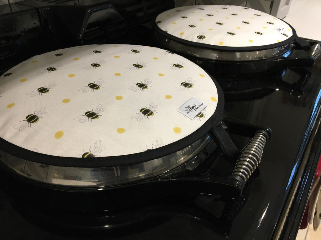 Bumble Bee AGA hob cover from our beautiful bee range. Homewares collections