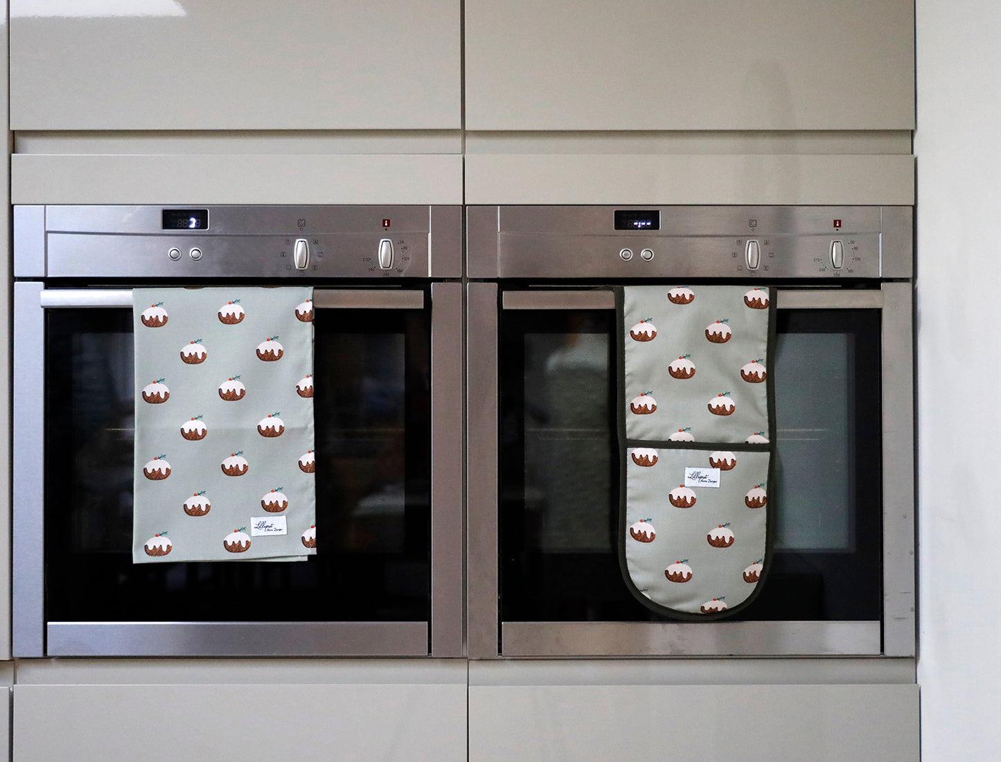 Christmas Pudding Oven Gloves