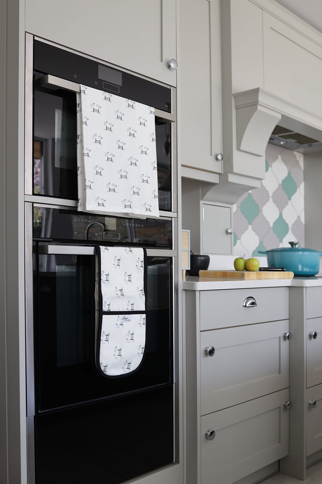 Jumping Sheep Oven Gloves