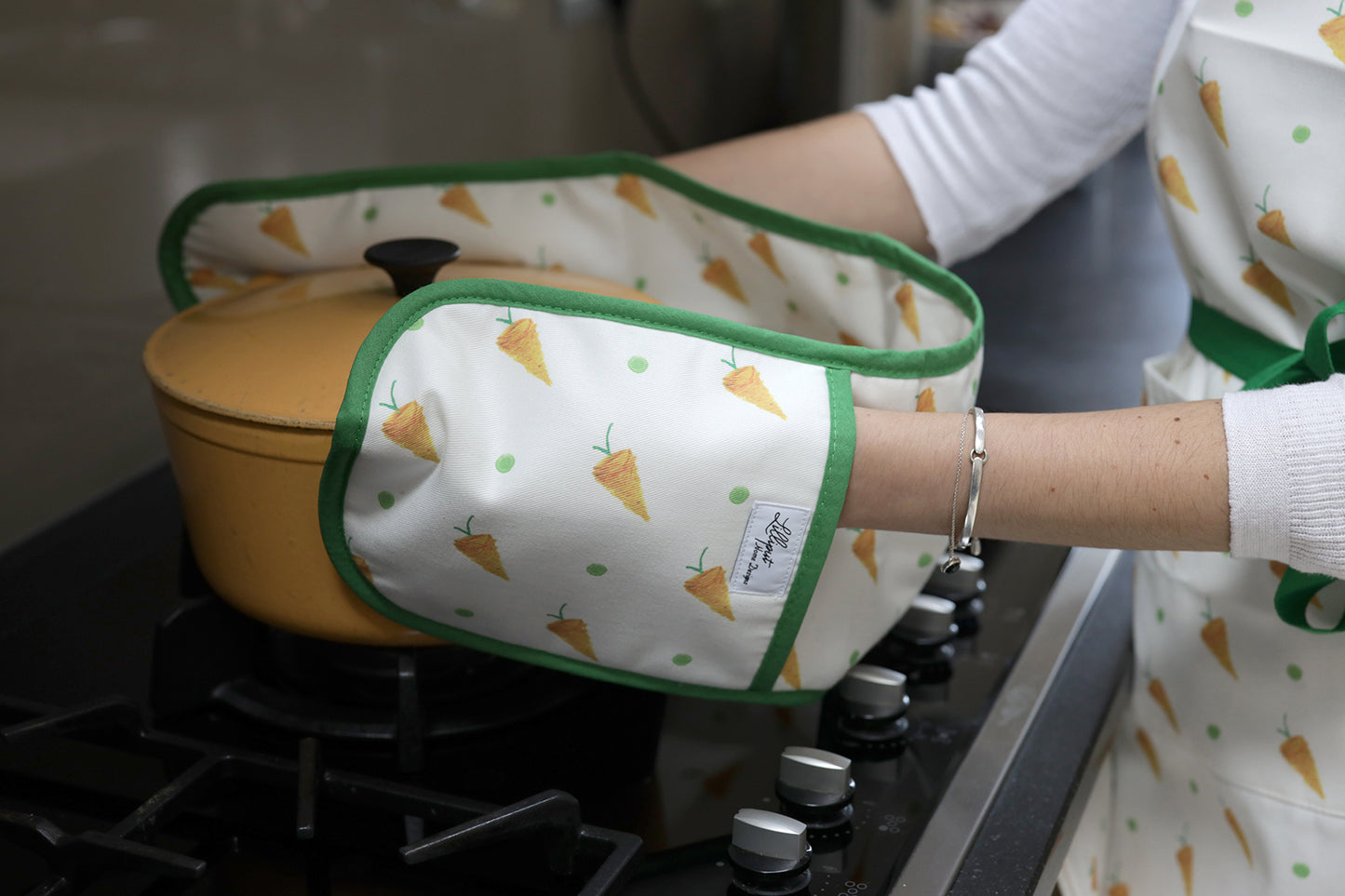 Carrot Oven Gloves