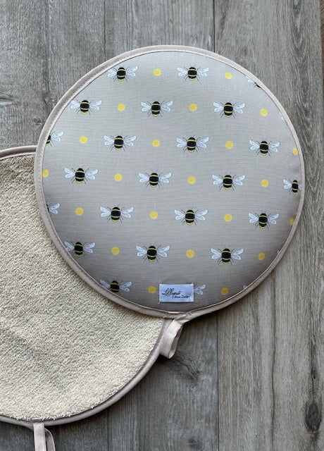 Bumble Bee Taupe AGA cover