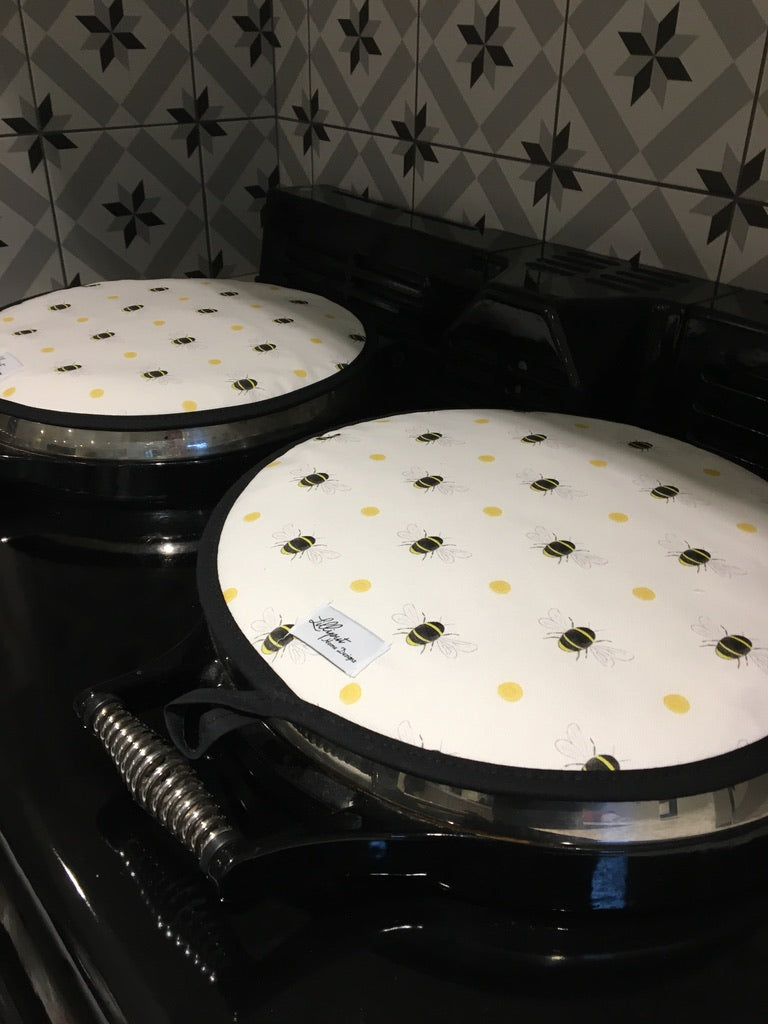 Bumble Bee AGA hob cover from our beautiful bee range. Homewares collections