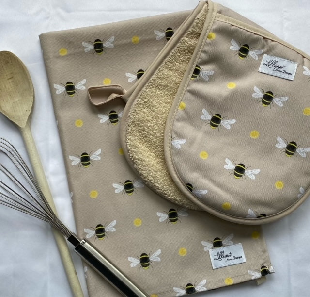 Bumble Bee Oven Gloves - Taupe Background